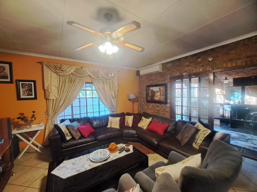 3 Bedroom Property for Sale in Heuwelsig North West